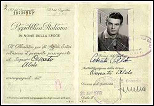 Page d’un vieux passeport montrant la photographie d’Aldo Cescato.