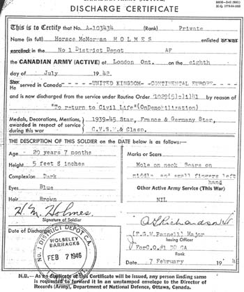 Document militaire, les mots  Discharge Certificate écrits dessus.