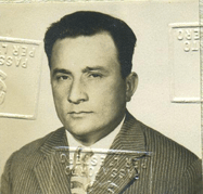 Photographie du passeport tamponné de Pompilio, avec des marques de tampon.