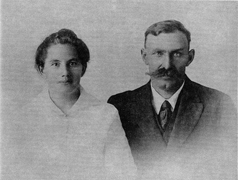 Vieux portrait noir et blanc d'homme et femme
