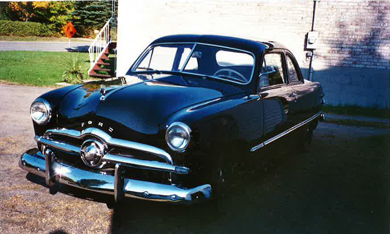 Bleu 1949 Ford Coupe.