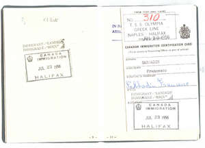 Passeport italien avec document de navire joint.