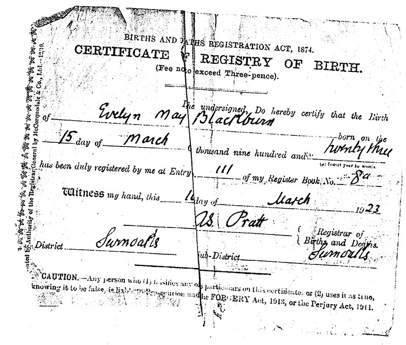 Ancien certificat en noir et blanc du Registre de Naissance.