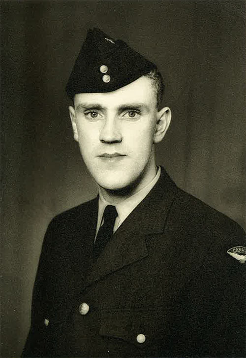 Portrait militaire du jeune soldat en uniforme.