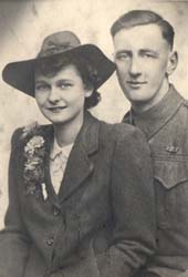 Portrait de mariage d’Irene, portant un chapeau, et de son mari.