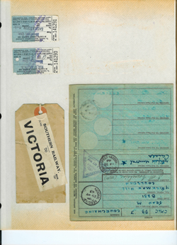 Billets de passagers, étiquette de bagage marquée Victoria et carte d’identité bleue.