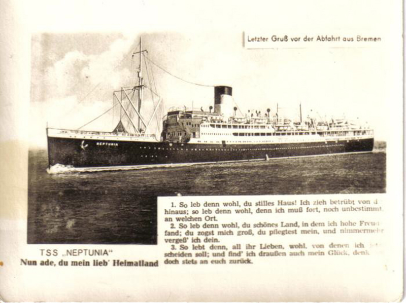 Image d’archives d’un gros navire avec du contenu en français sur le côté.