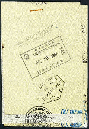Pages tirées du passeport, montrant le timbre de l’Immigration canadienne.