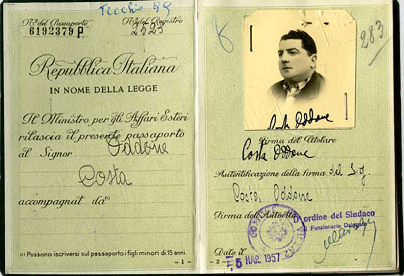 Page photo d’un vieux passeport italien, avec une étampe datée du 5 mars 1957.