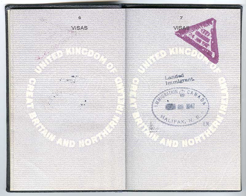 Pages grises avec en-tête des pages 6 et 7 des visas et du timbre sur l’immigration.