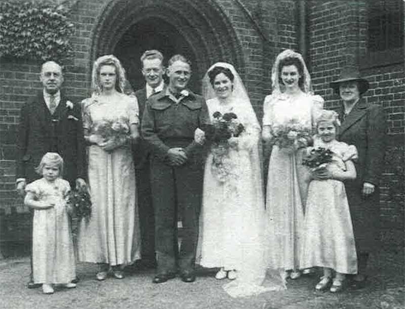 Phyllis Irene West photo de mariage - Church of England 24 mai 1945 Woking, Surrey