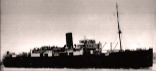 Vieille photographie noircie du bateau HMS Chitral.