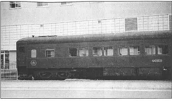 Vieille photo du train devant le quai 21.