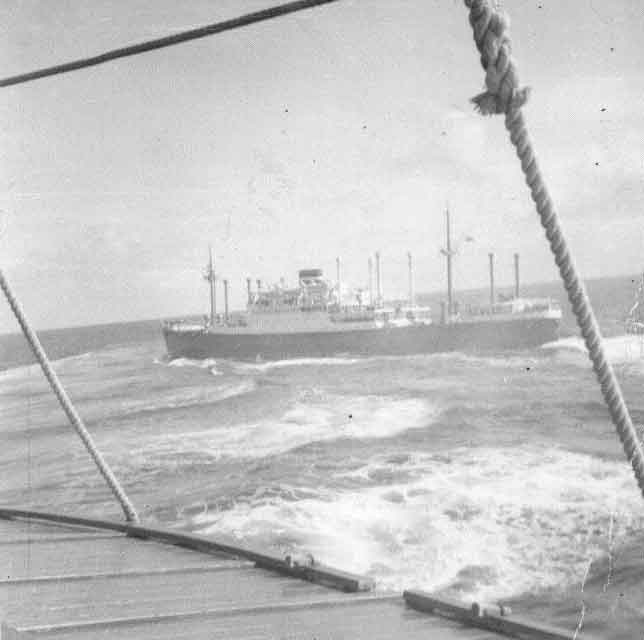 Déplacement de la photo du navire en vagues.