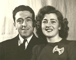 Portrait de la tête et des épaules du jeune couple, Betty et Bill.